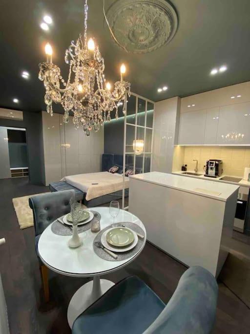 Atlant Luxury Apartments On Golovna Навпроти Тц Депот, Безконтактне Заселення Černivci Esterno foto