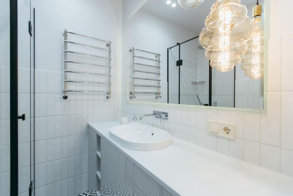 Atlant Luxury Apartments On Golovna Навпроти Тц Депот, Безконтактне Заселення Černivci Esterno foto