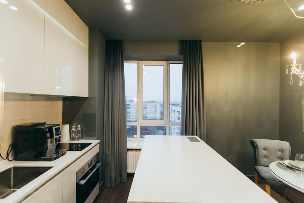 Atlant Luxury Apartments On Golovna Навпроти Тц Депот, Безконтактне Заселення Černivci Esterno foto